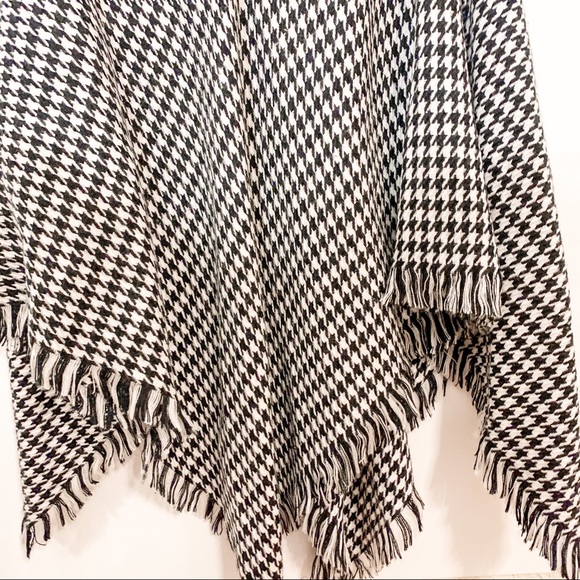 Black and white Houndstooth Shawl Poncho Sweater - Picture 5 of 5